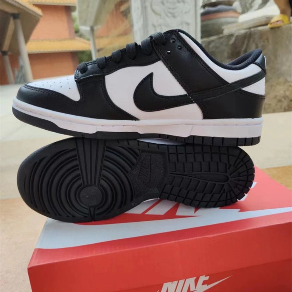 Nike Dunk Low Panda Women - Picture 2 of 4